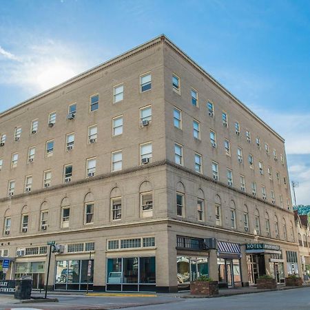 The Mountaineer Hotel Williamson Exterior foto